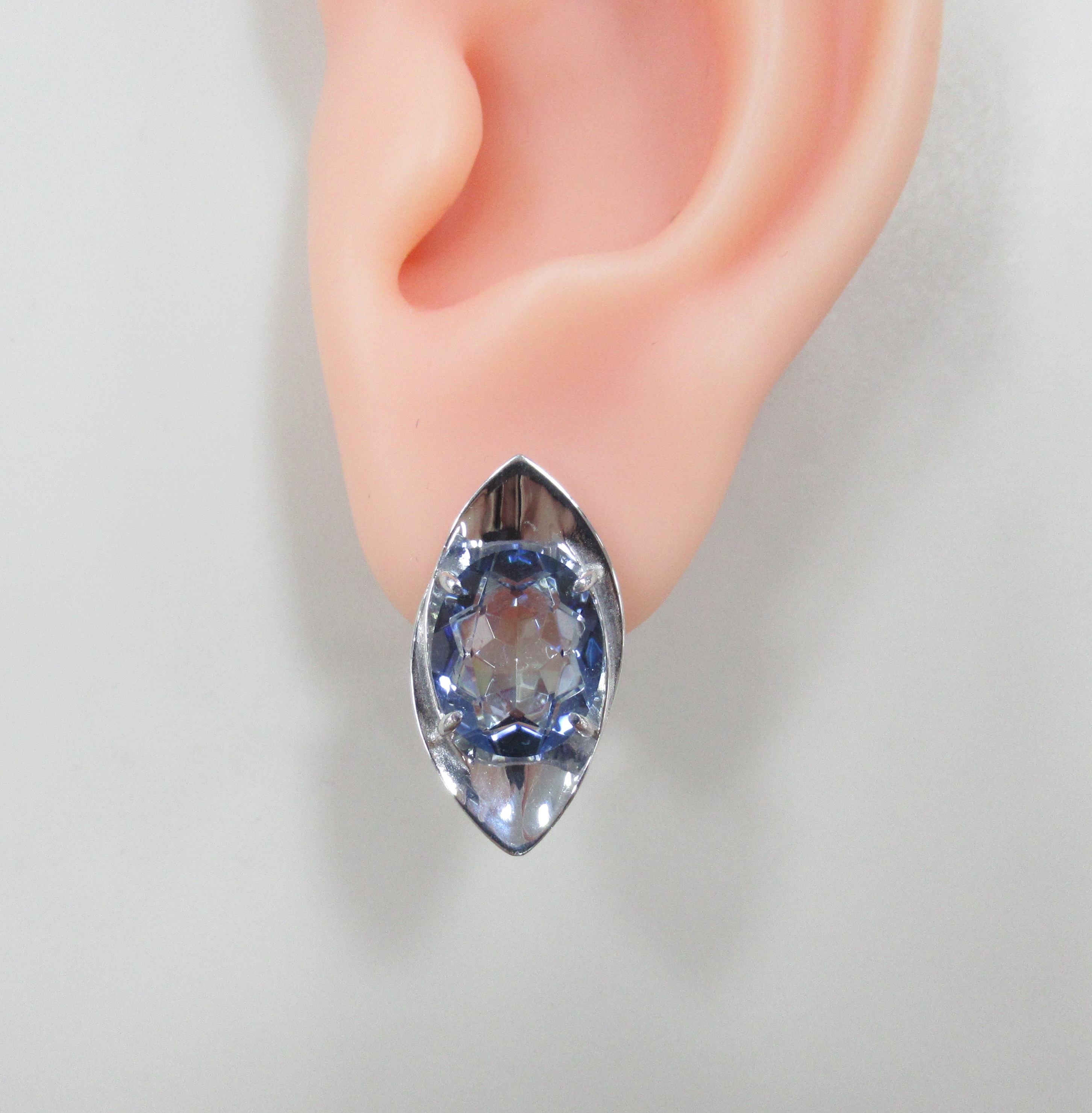 Серебряные серьги с синим горным хрусталем